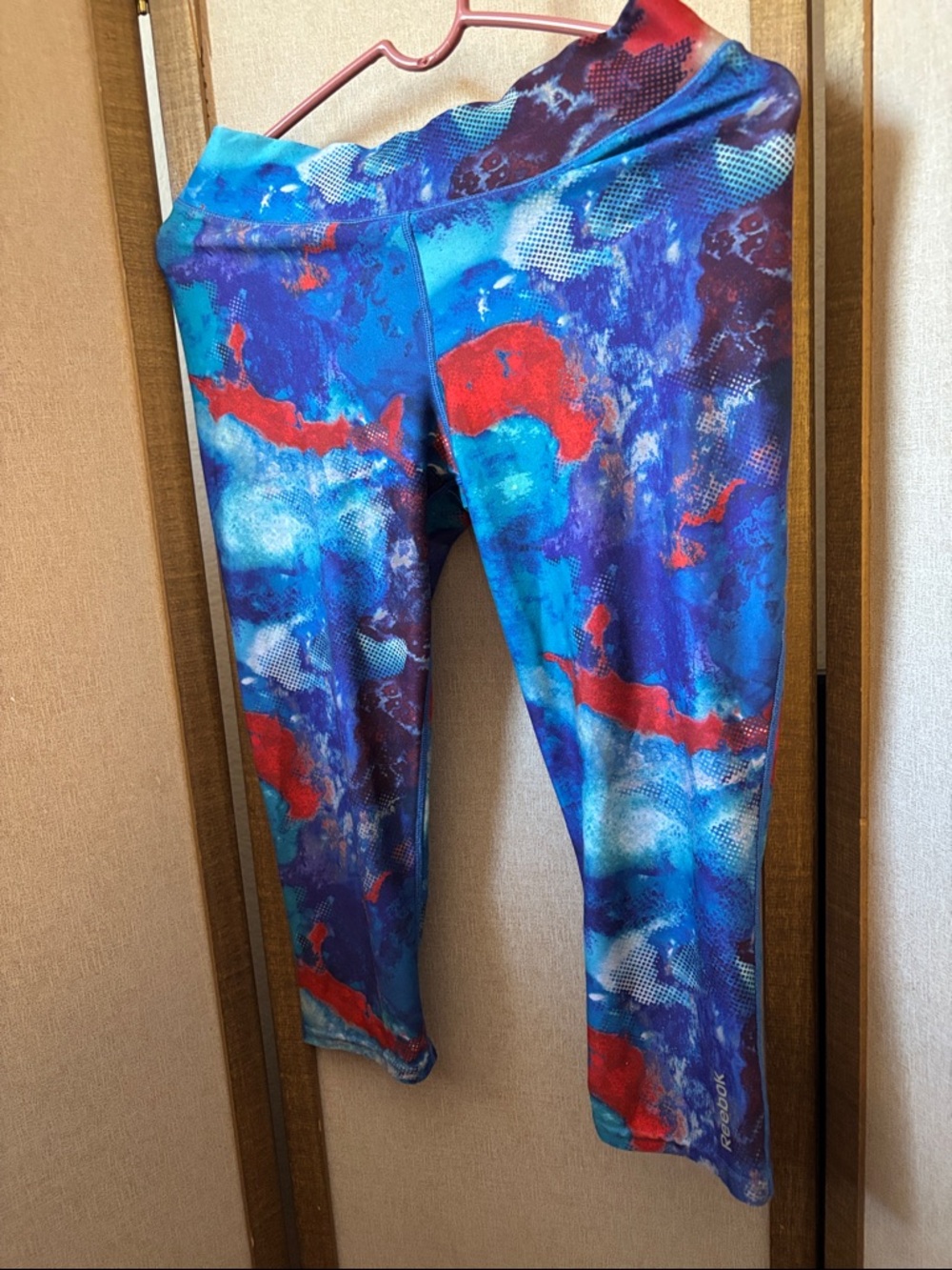 Reebok ladies Blue, Red & Purple Abstract Print Capri Leggings Small